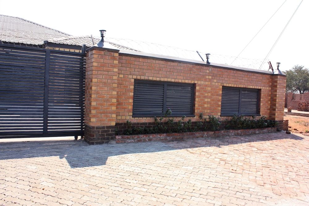 undefined Manacomfy - 14bed House - 4 Baths - Victoria Falls 5