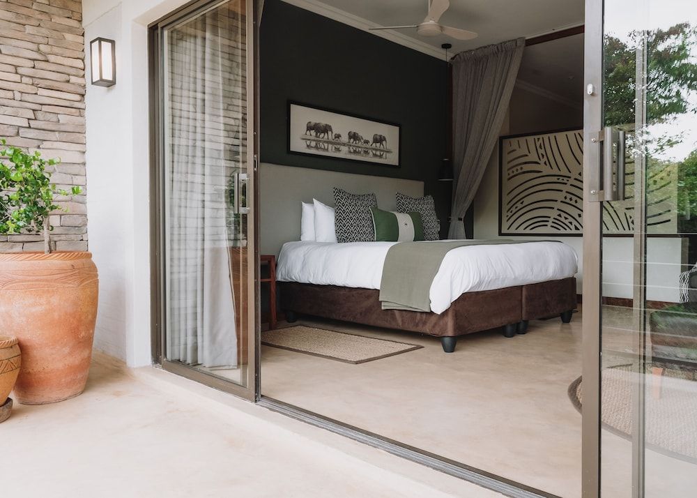 Insika Lodge Luxury Double or Twin Room 2