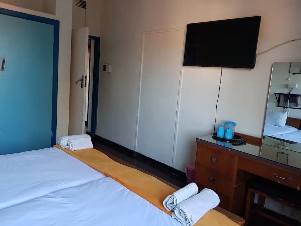 Plaza Hotel Economy Room, Shared Bathroom