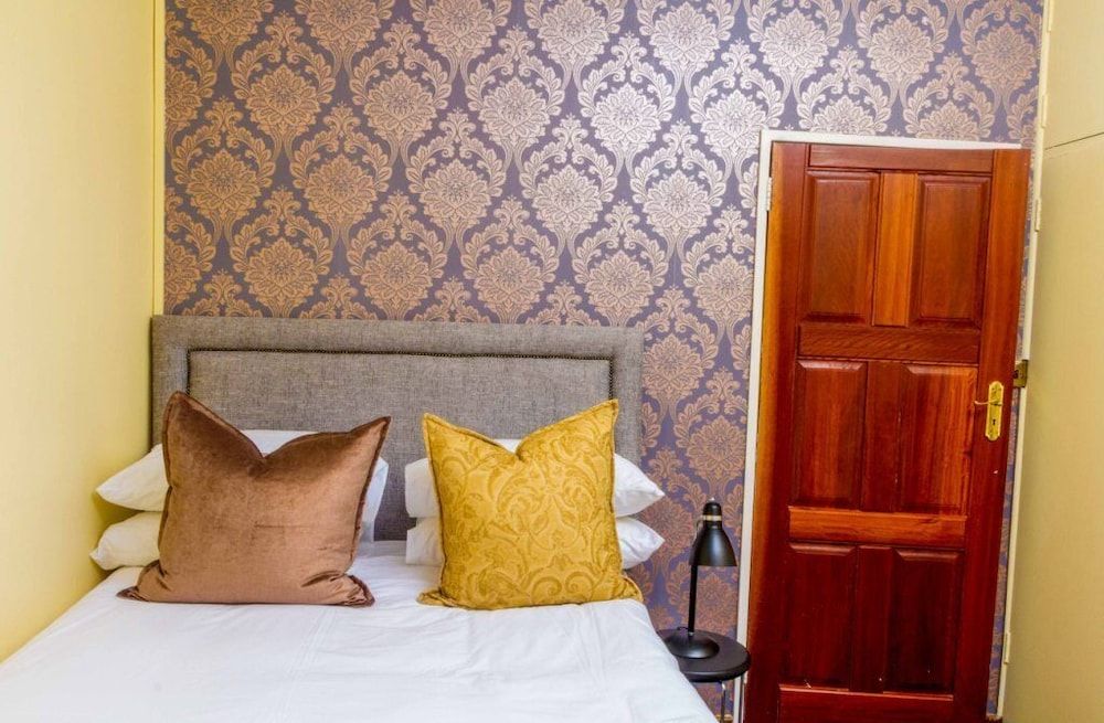 Pazuva Hillside Comfort House, Multiple Beds 5