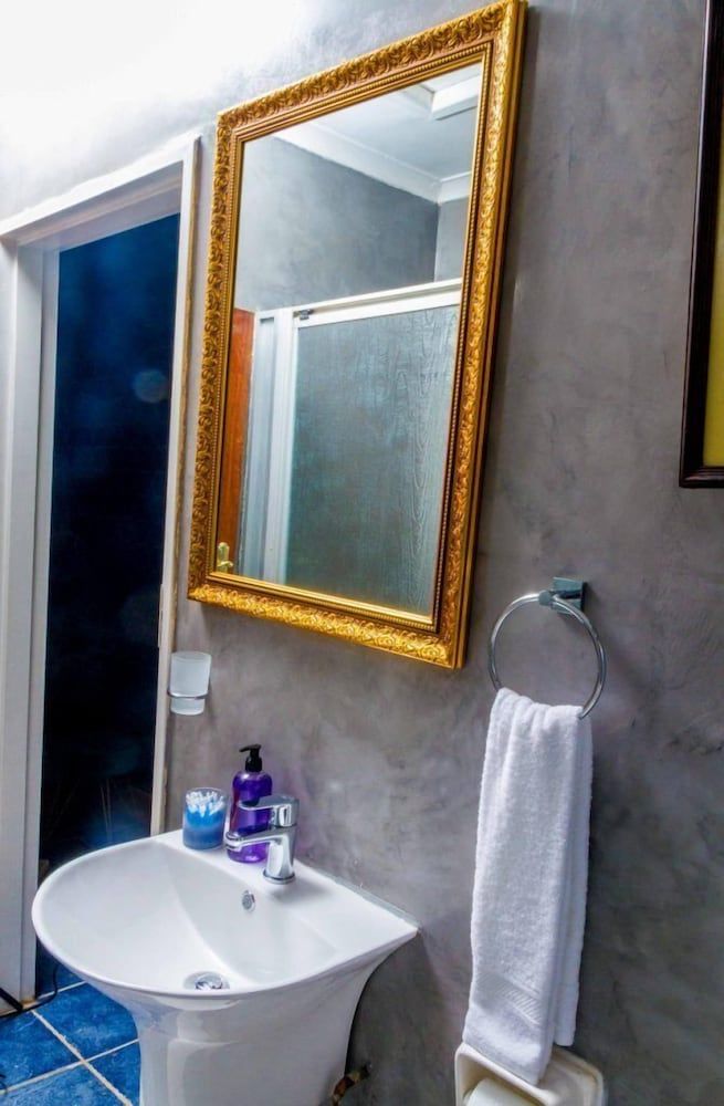 Pazuva Hillside Comfort House, Multiple Beds 19