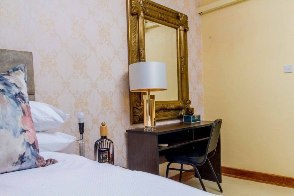 Pazuva Hillside Comfort House, Multiple Beds 3