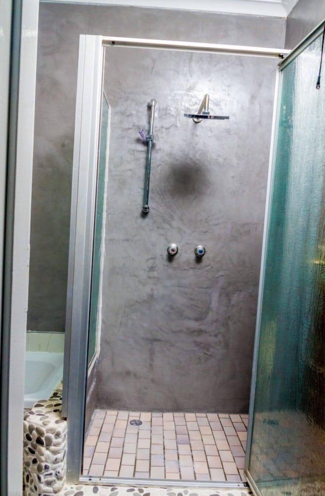 Pazuva Hillside Comfort House, Multiple Beds 13