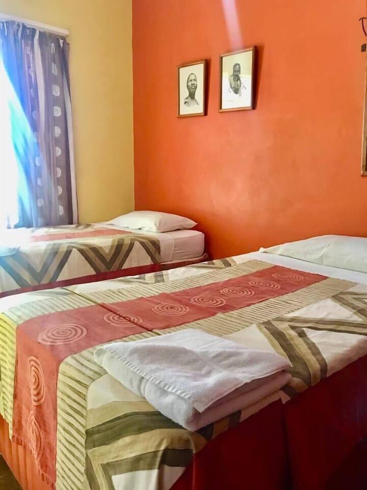 It's a Small World Backpackers Lodge - Hostel