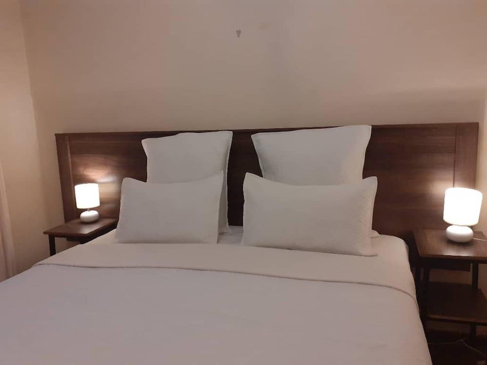 Charming 6-bed House With Swimming Pool in Harare House 4