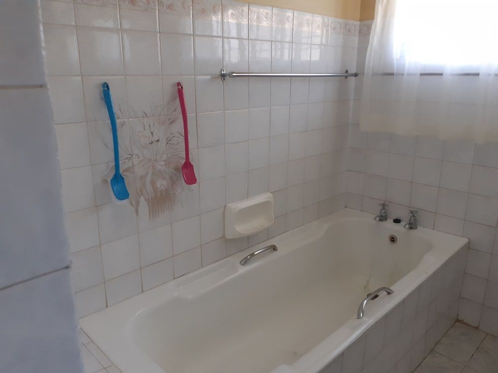 Charming 6-bed House With Swimming Pool in Harare House 12