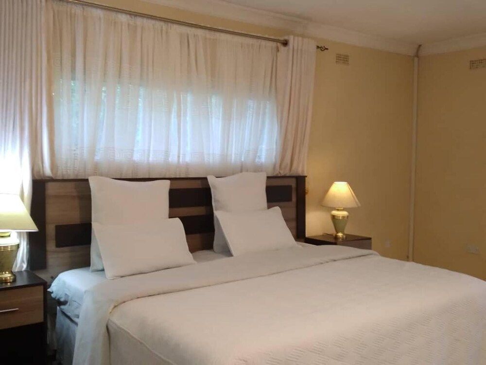 Charming 6-bed House With Swimming Pool in Harare House 7