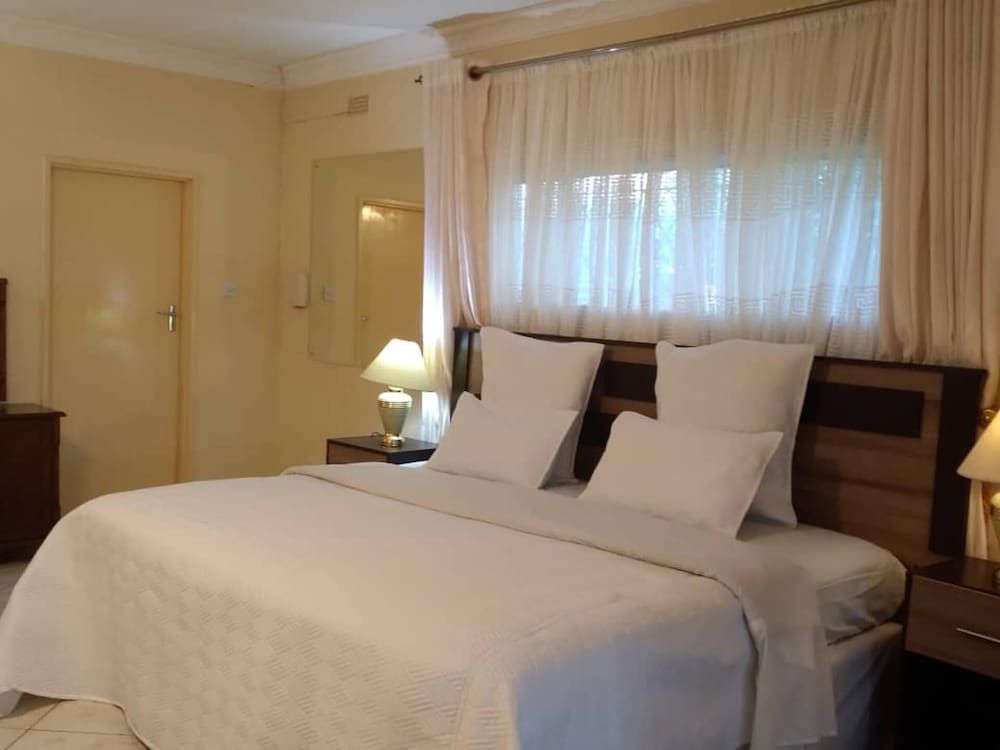 Charming 6-bed House With Swimming Pool in Harare House 10