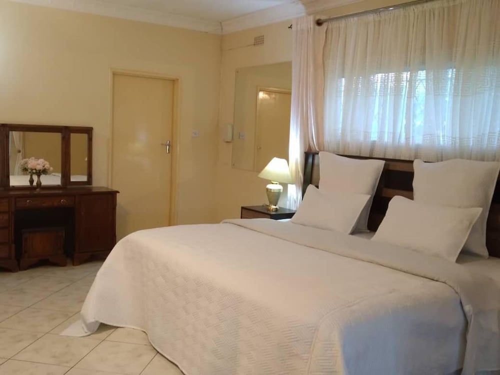 Charming 6-bed House With Swimming Pool in Harare House 8