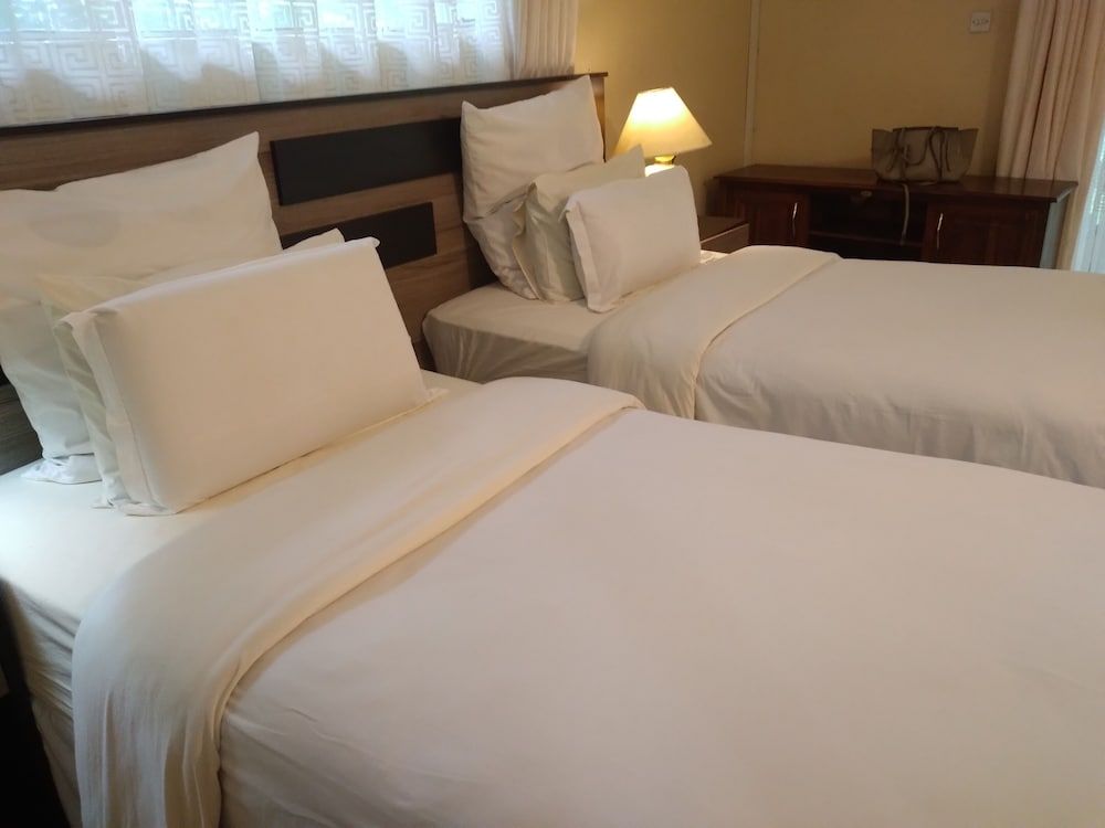 Charming 6-bed House With Swimming Pool in Harare House 2