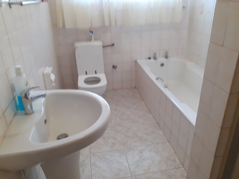 Charming 6-bed House With Swimming Pool in Harare House 13