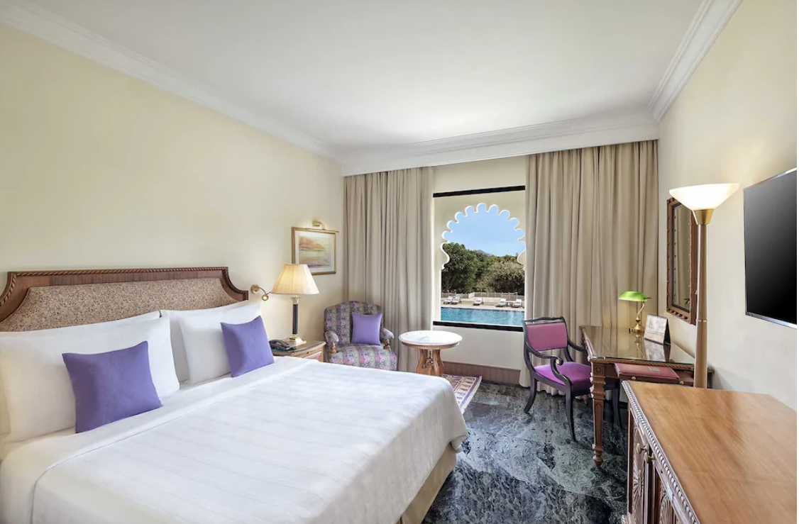 Deluxe Pool View Room