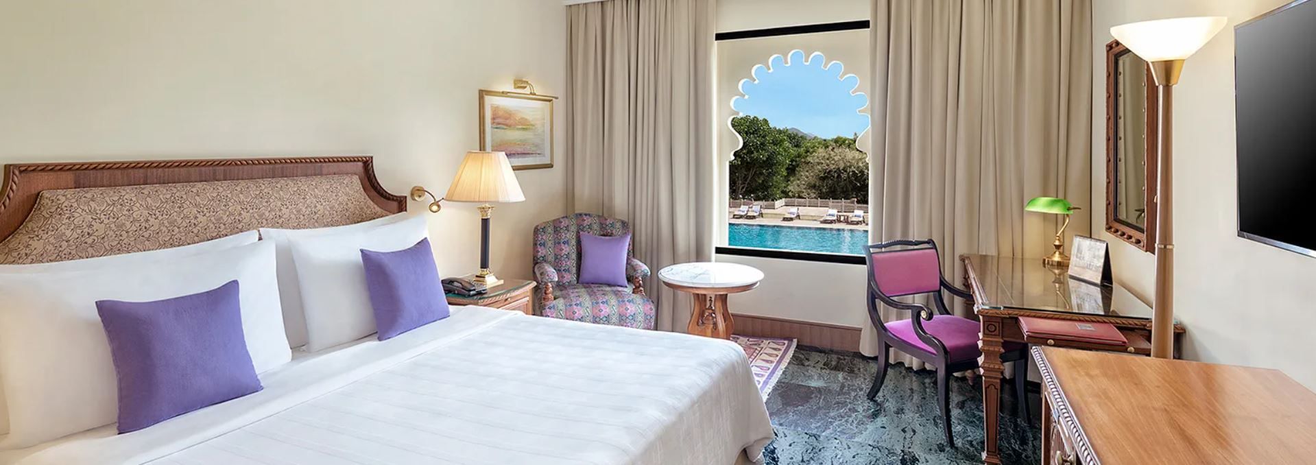 Deluxe Pool View Room