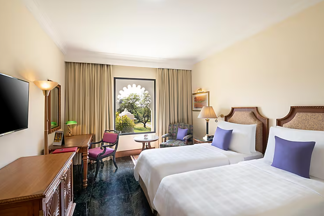 Deluxe Pool View Room Twin