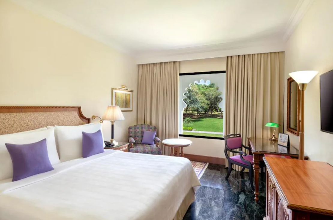 Deluxe Pool View Room