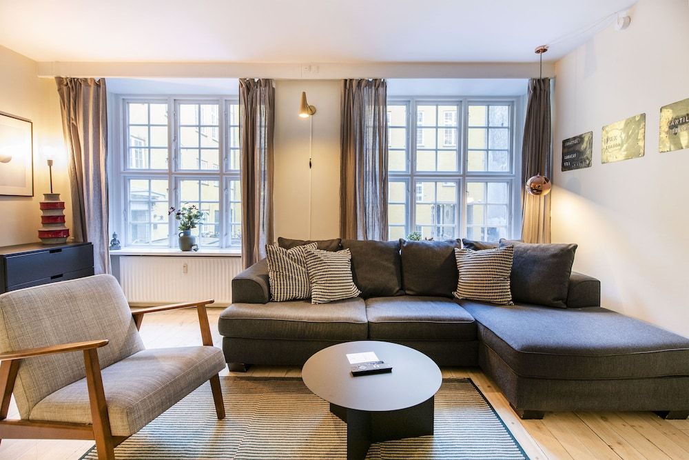 The Churchill 4 by Daniel&Jacob’s Apartment, 3 Bedrooms, Kitchen 22