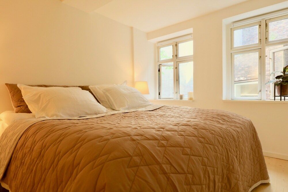 Dinesen Collection Two-Story Condos by Nyhavn Harbour Luxury Apartment, 3 Bedrooms 6