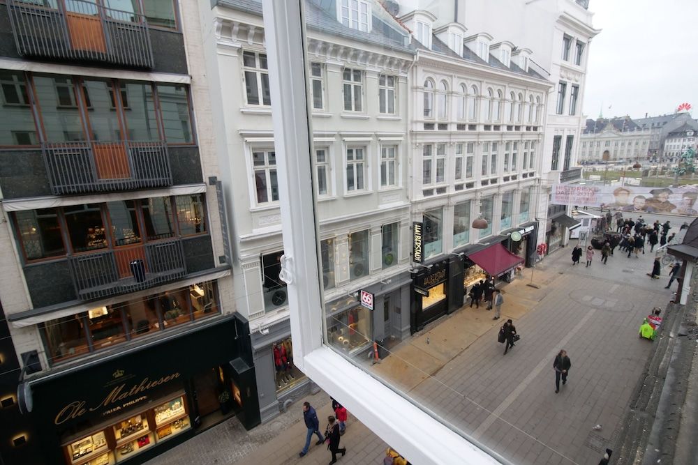 undefined Sanders King - Smart 4-bdr Apt in City Center 3