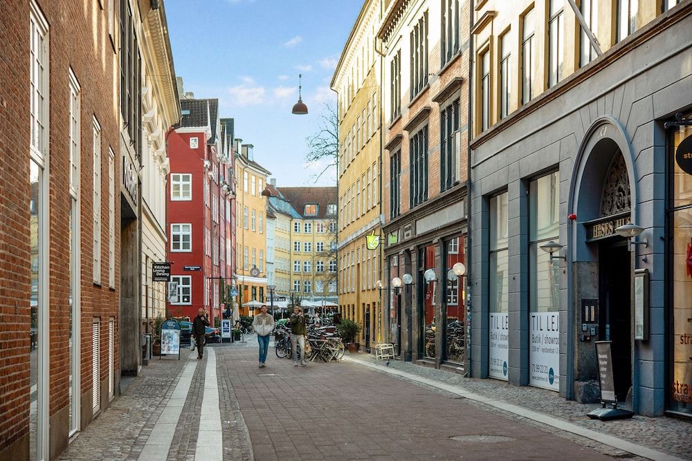 undefined Sanders Leaves - Cute 1-bdr Apt w Terrace 2