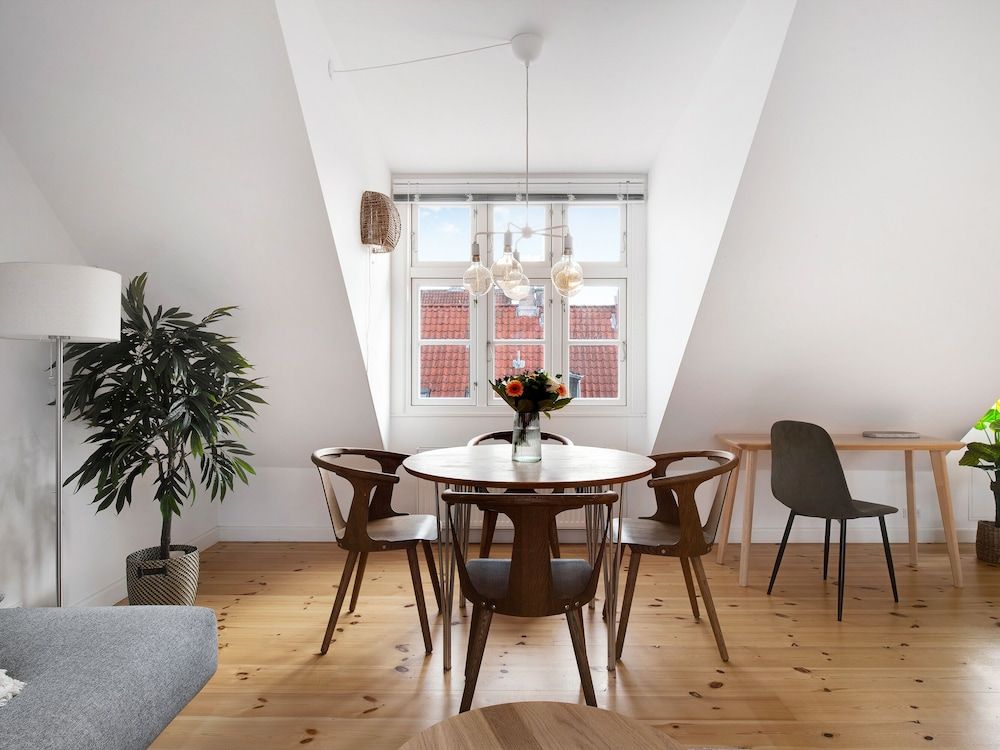 undefined Sanders Saint - Nice 1-bdr Apt by the Canals