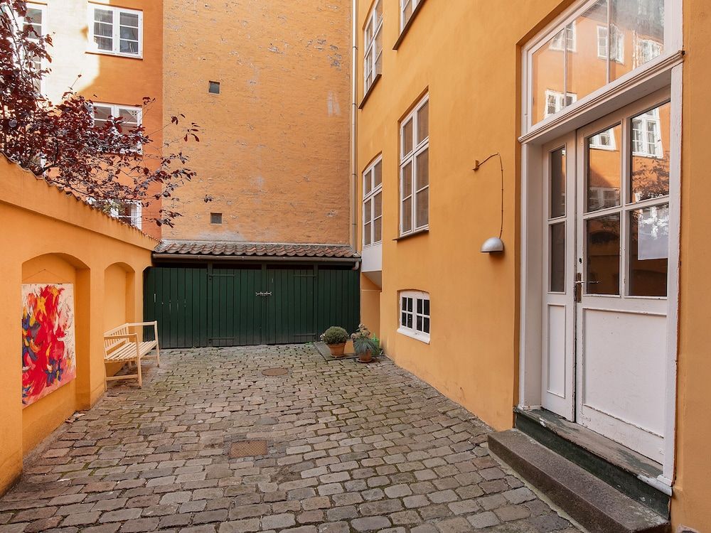 undefined Sanders Saint - Nice 1-bdr Apt by the Canals 4