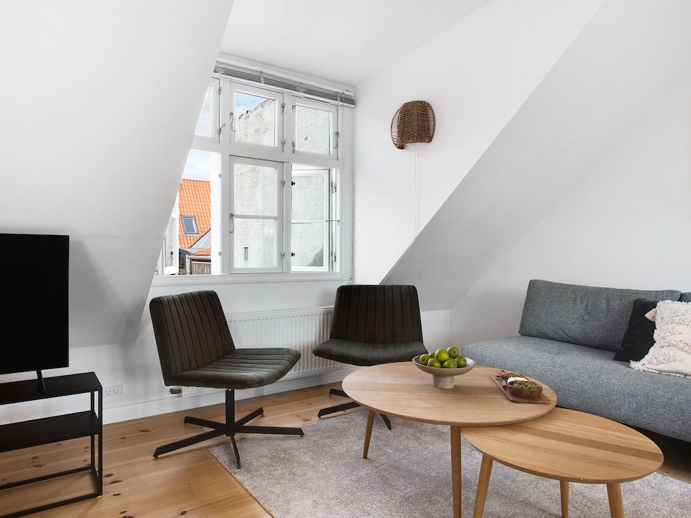 undefined Sanders Saint - Nice 1-bdr Apt by the Canals 8