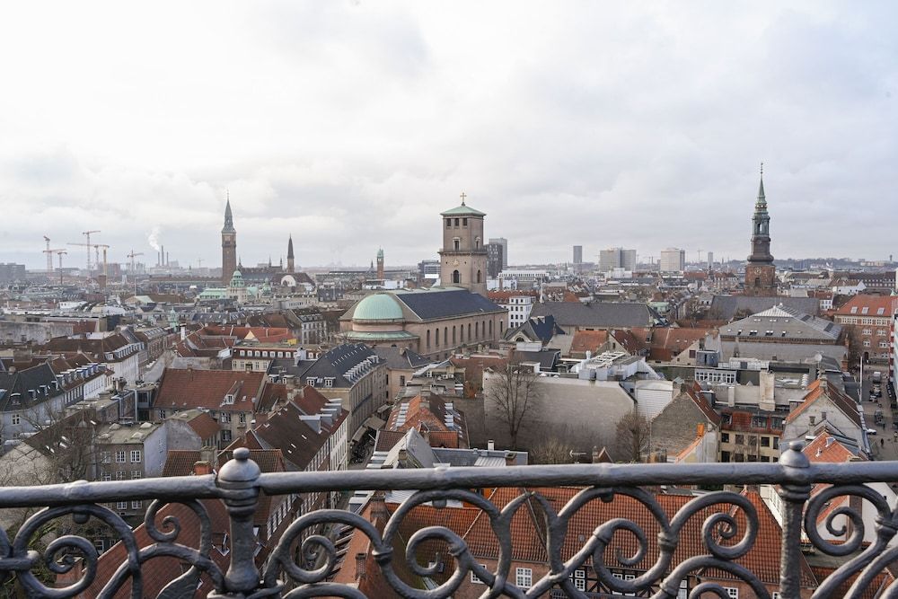 undefined Sanders Tower - Chic 2-bdr Apt w City View 3