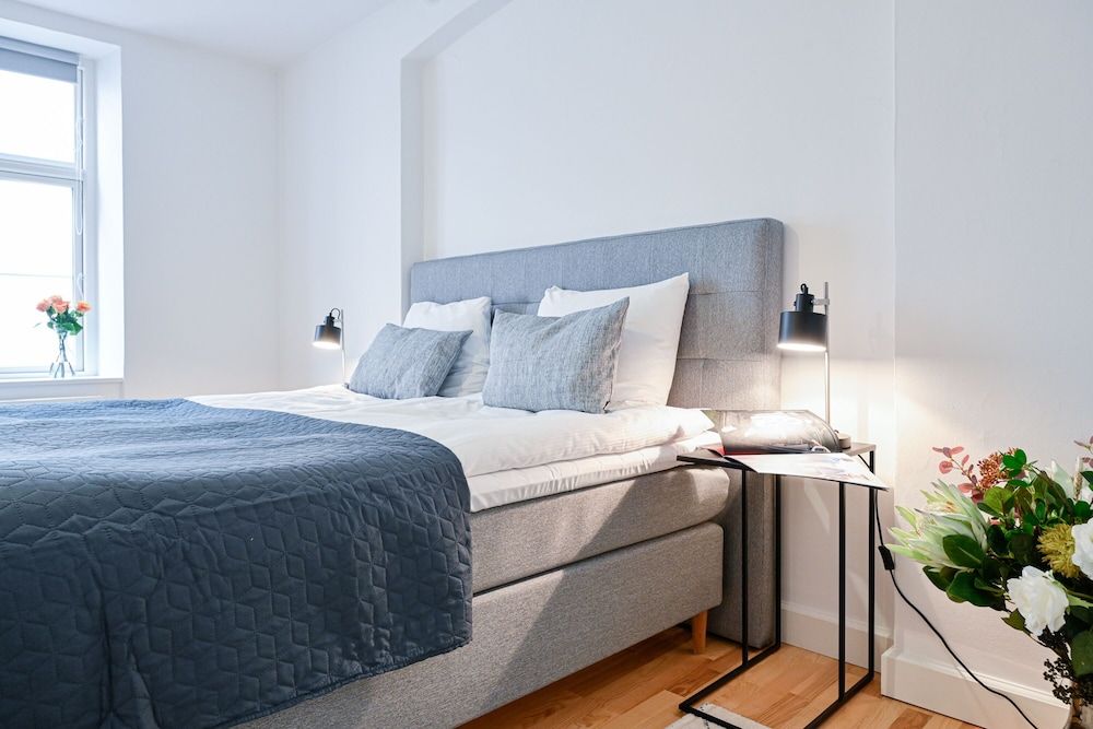 undefined Sanders Tower - Chic 2-bdr Apt w City View 10