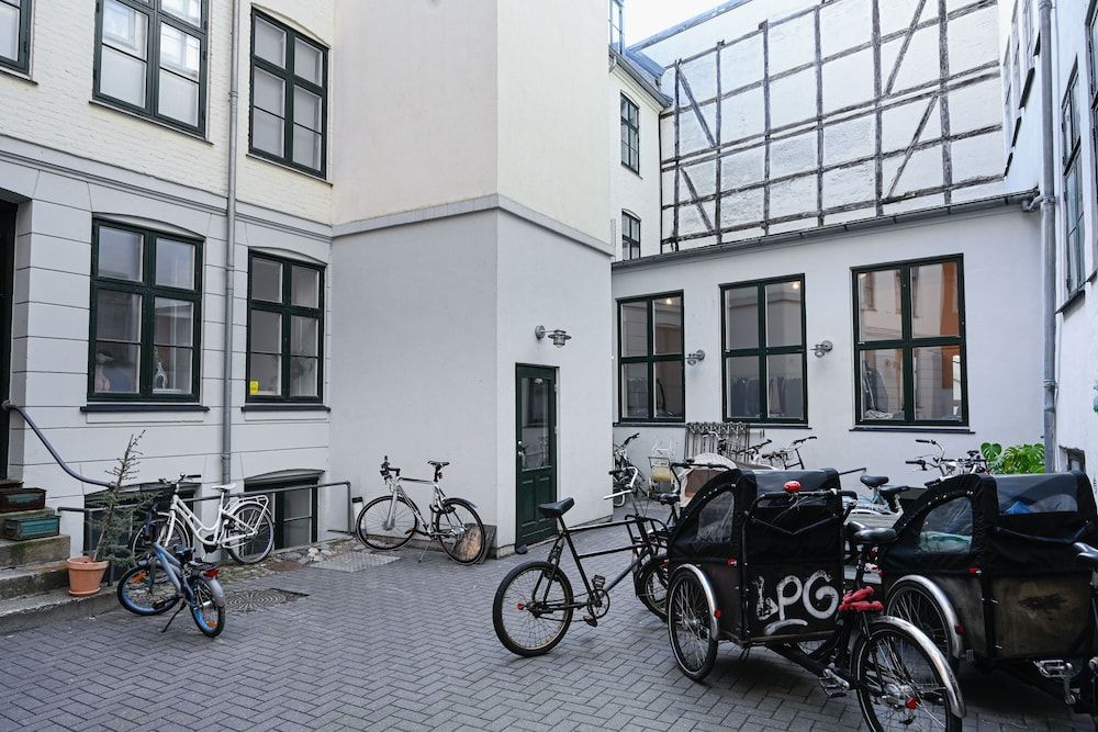 undefined Sanders Tower - Cozy 2-bdr Apt w City View 9