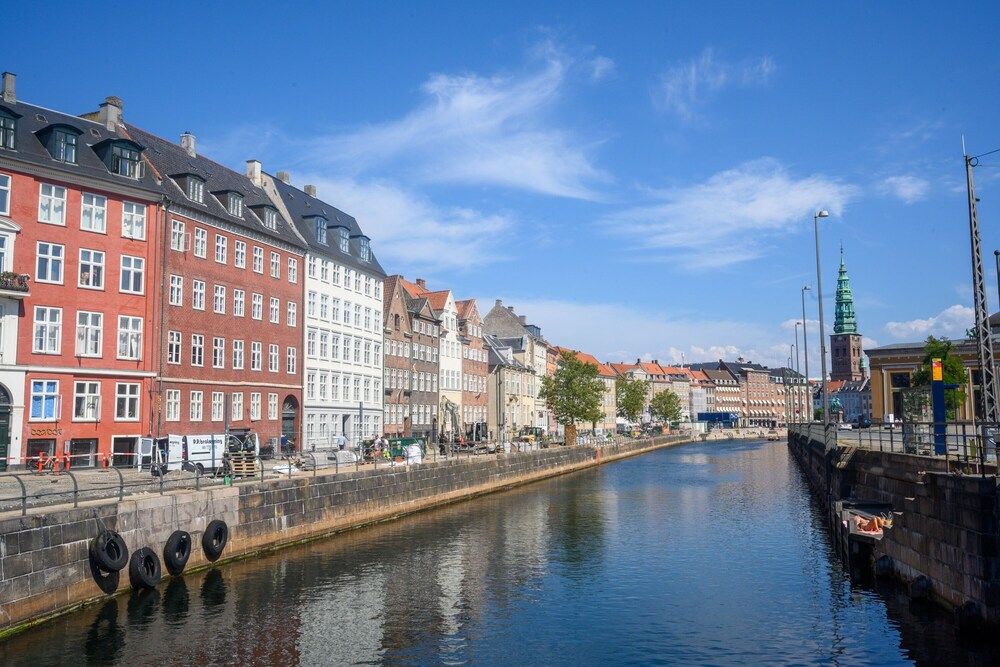 undefined Sanders Central - Smart 3-bdr Apt in City Center 6