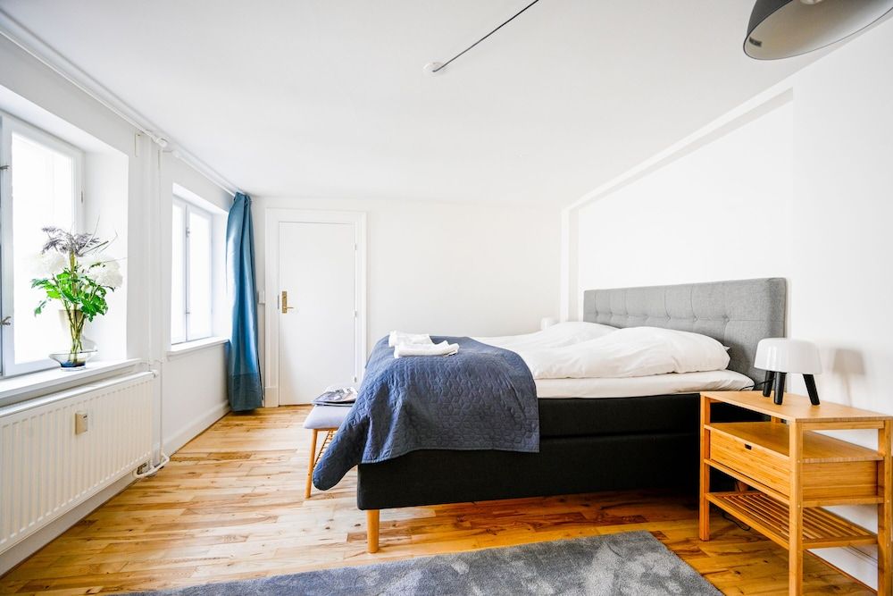 undefined Sanders Central - Smart 3-bdr Apt in City Center 10