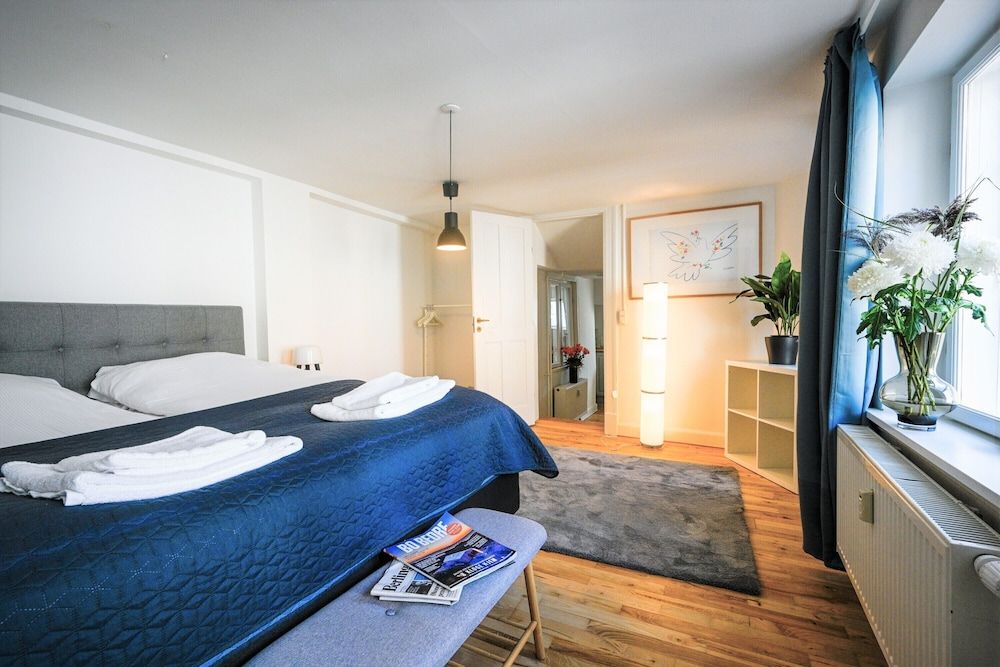 undefined Sanders Central - Smart 3-bdr Apt in City Center 8