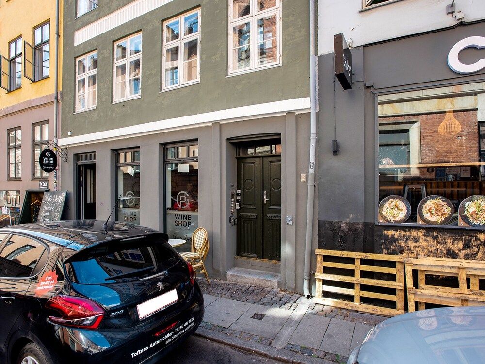 undefined Sanders Central - Smart 3-bdr Apt in City Center