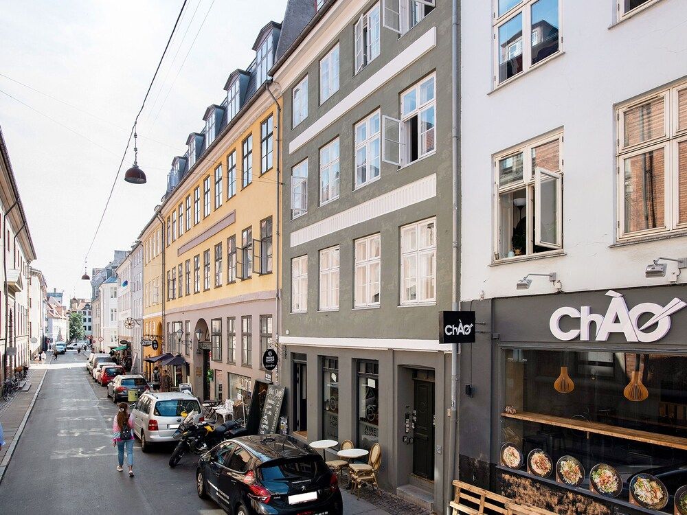 undefined Sanders Central - Smart 3-bdr Apt in City Center 2