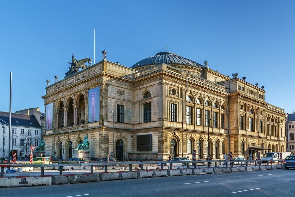 101sqm apt Heart of Copenhagen 100m to the Metro Apartment 42