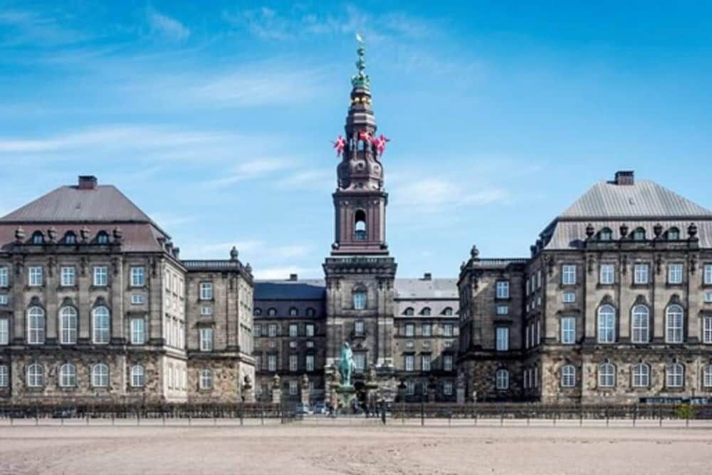 undefined CPH s Finest - 220sqm Luxury Apt - City Central 10