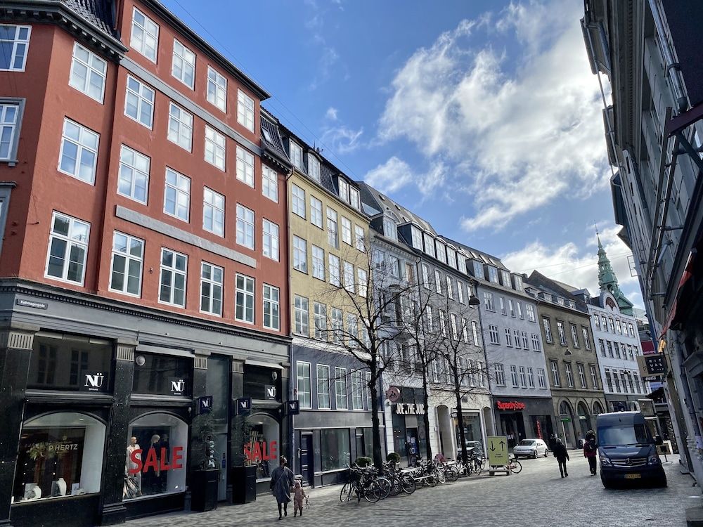 undefined Sanders Merchant - Cute 2-bdr Apt Near Metro