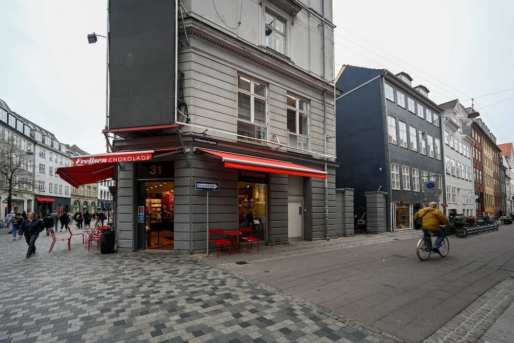 undefined Sanders Merchant - Nice 2-bdr Apt Near Metro 3