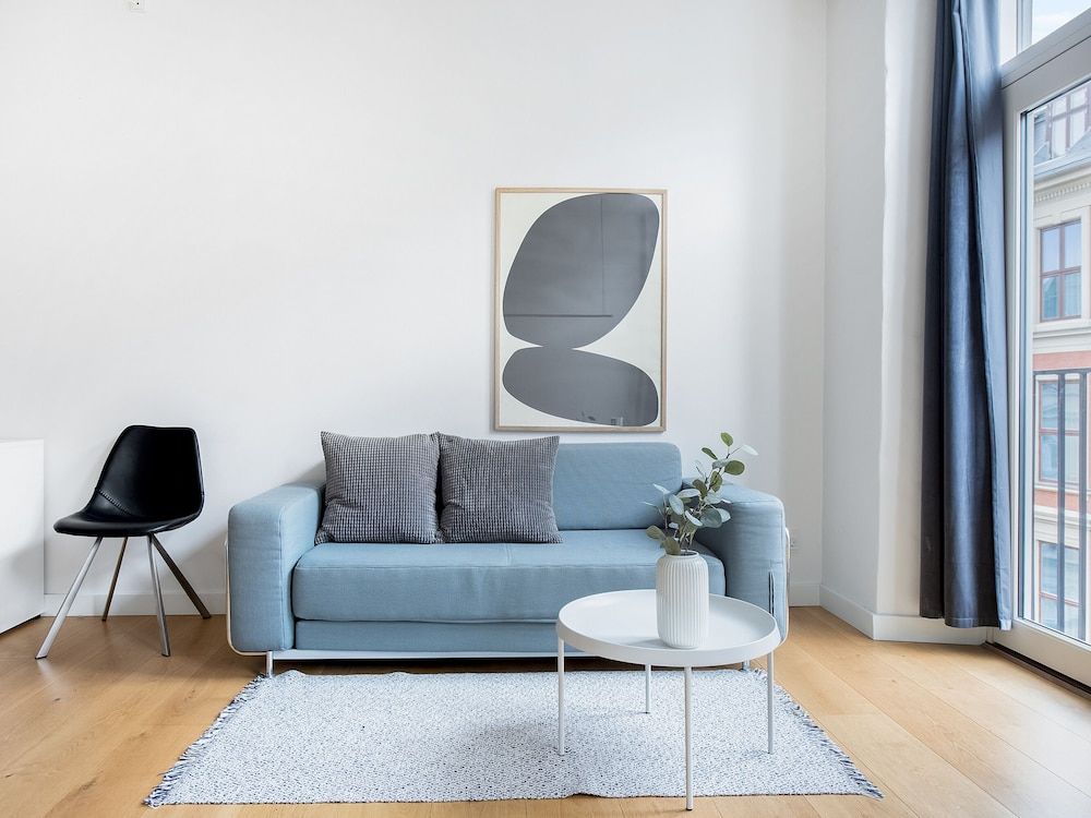 Sanders Leaves - Chic 3-bdr Apt With City View Apartment, 3 Bedrooms, Balcony, City View 15
