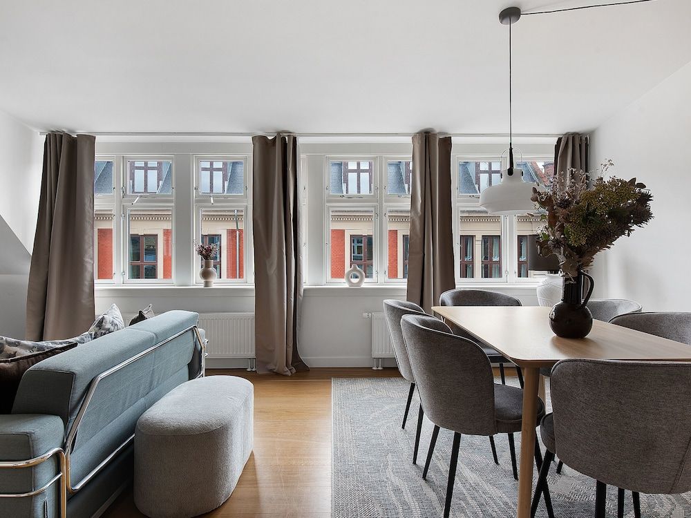 Sanders Leaves - Precious 2-bdr Apt With City View Apartment, 2 Bedrooms, Terrace, City View 8