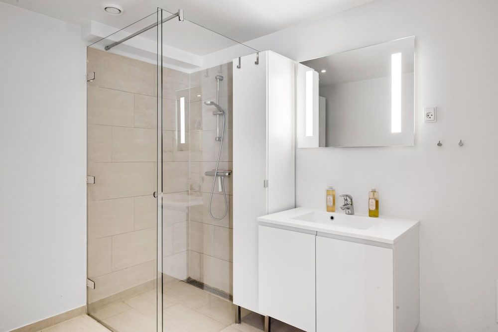 Sanders Leaves - Precious 2-bdr Apt With City View Apartment, 2 Bedrooms, Terrace, City View 7