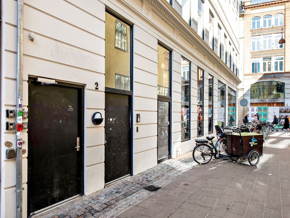 undefined Sanders Leaves - Charming 3-bdr Apt With City View 3