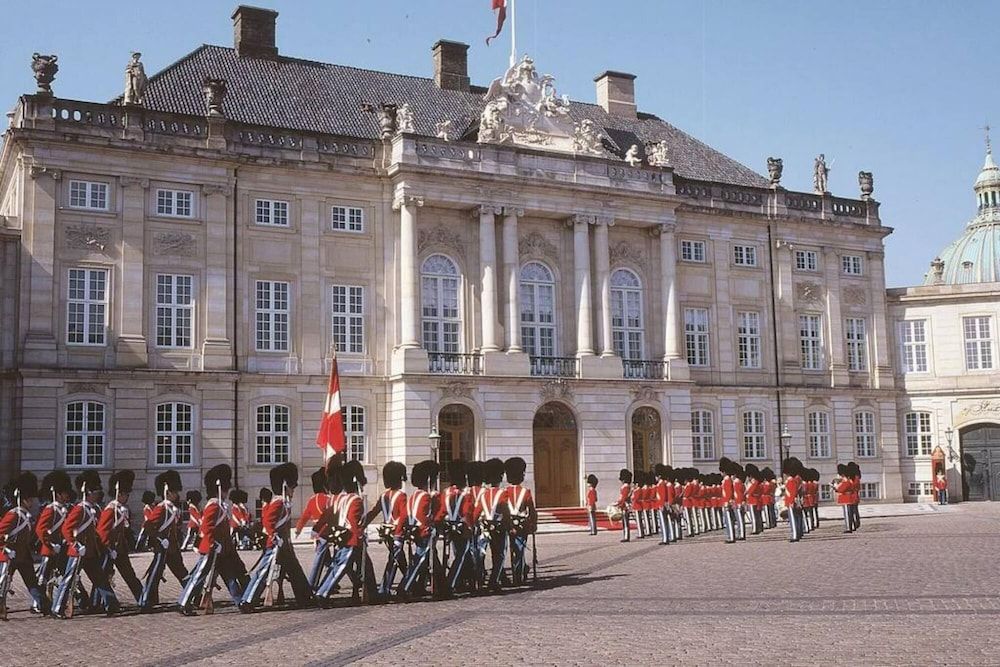 undefined 170sqm Apt 50M to Main Street Metro Canals