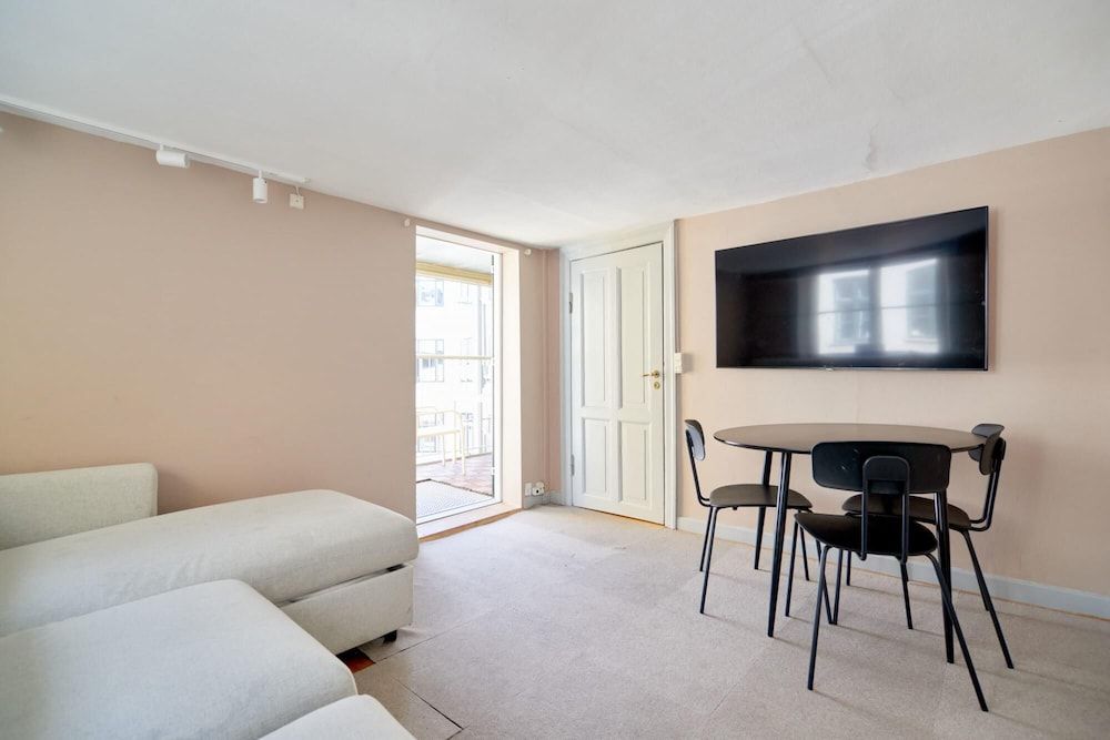 Balcony Apt Central in Copenhagen 50M to Metro Apartment 49