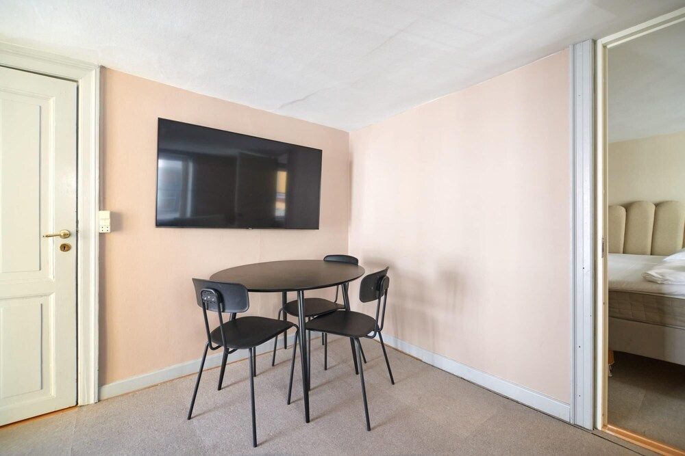 Balcony Apt Central in Copenhagen 50M to Metro Apartment 48