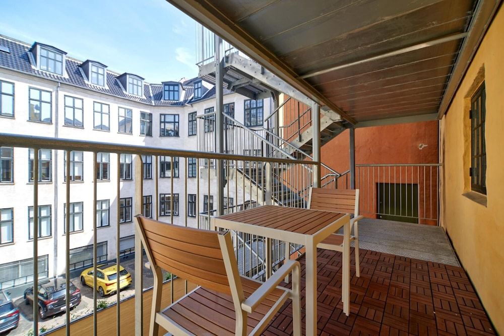 Balcony Apt Central in Copenhagen 50M to Metro Apartment 30