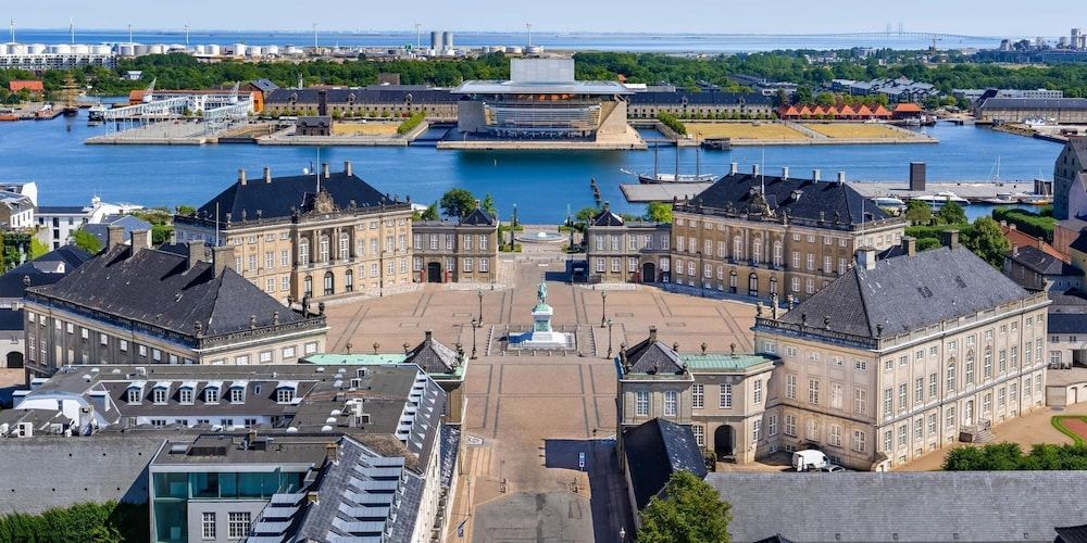 Balcony Apt Central in Copenhagen 50M to Metro Apartment 53