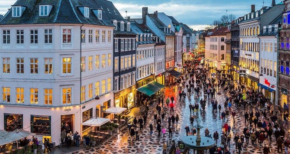 Balcony Apt Central in Copenhagen 50M to Metro Apartment 24