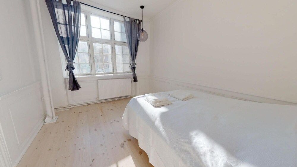 undefined 189m2 NEW Luxury Apt - City Central Prof Cleaning 6