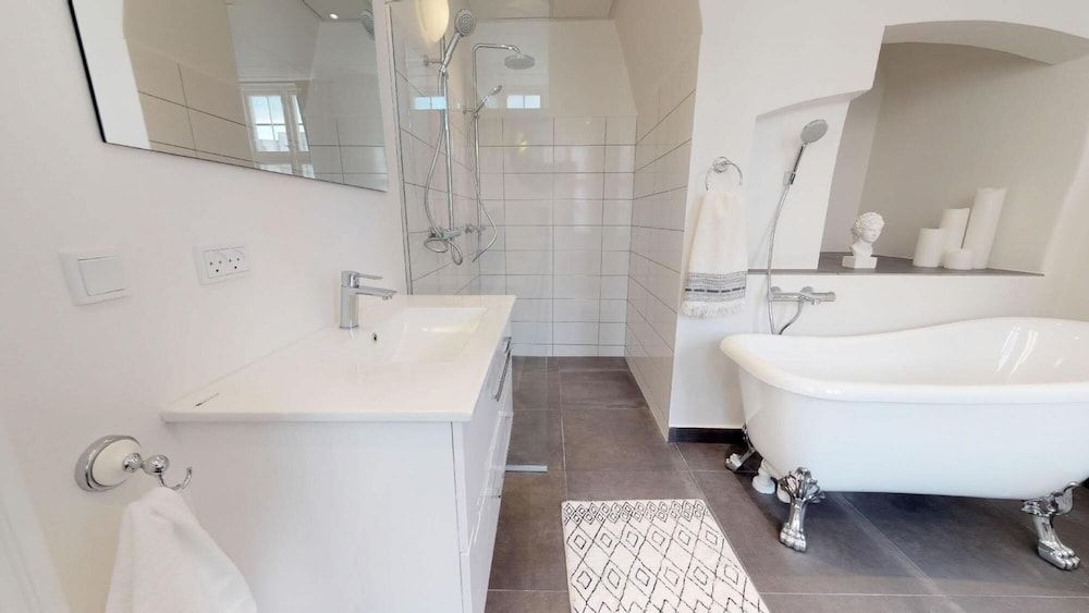 undefined 189m2 NEW Luxury Apt - City Central Prof Cleaning 7